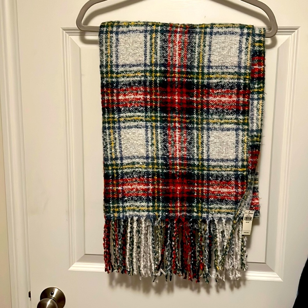 Aerie soft scarf .